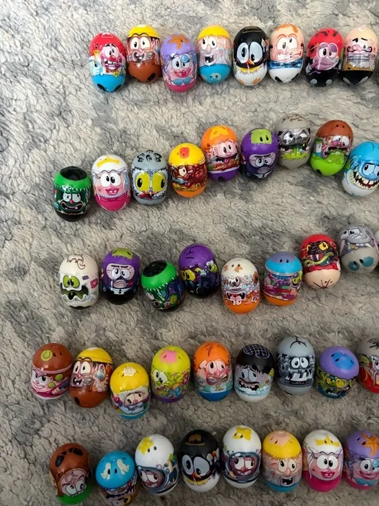 Huge lot of 62 Mighty Beans vintage toys with  carry capsules and case and more - Picture 2 of 5